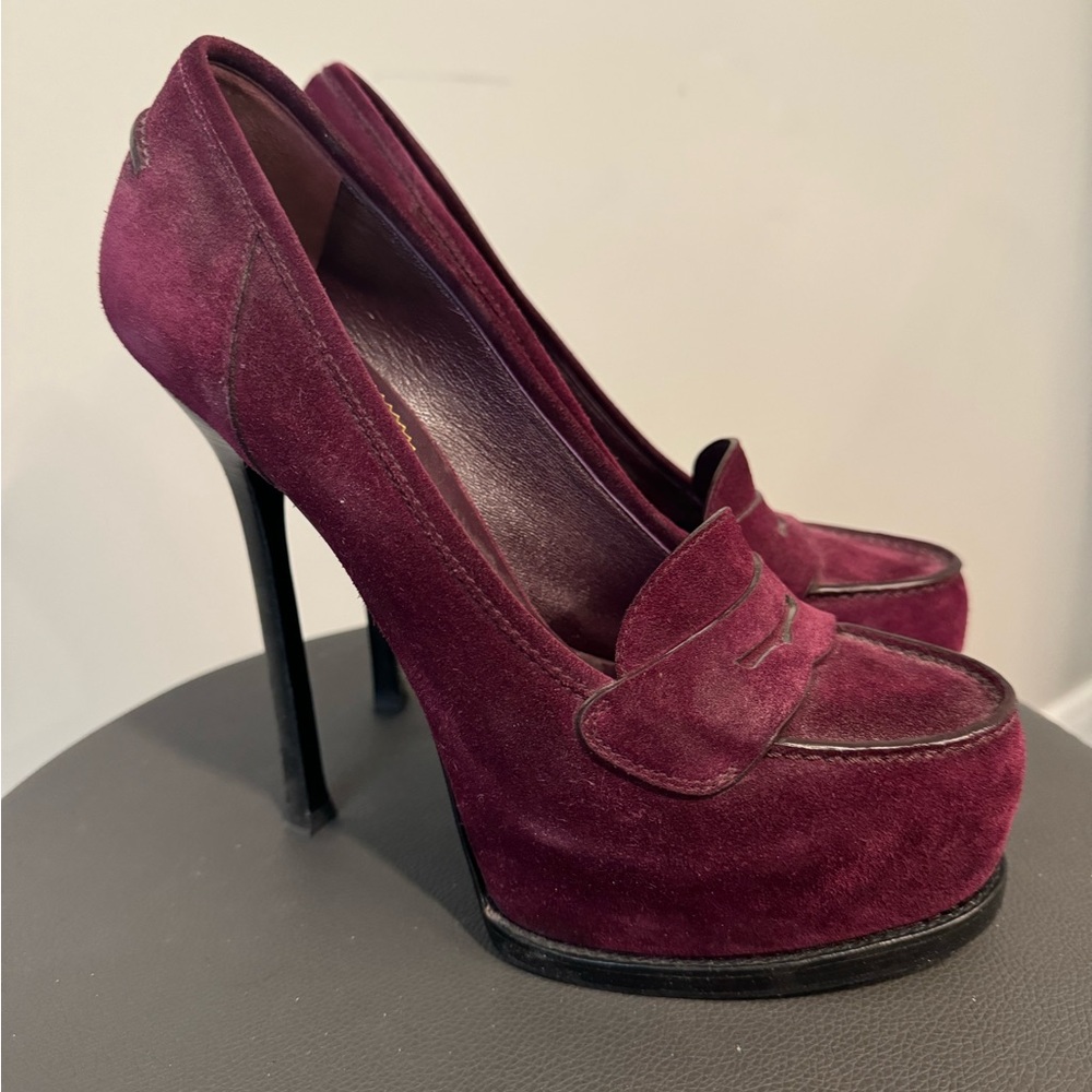 Yves Saint Laurent size 39 purple suede loafer pumps